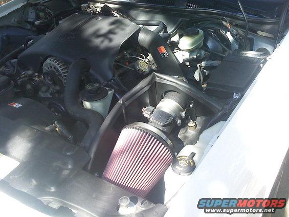 2000 Ford Crown Victoria engine bay showing aftermarket K&N air intake system