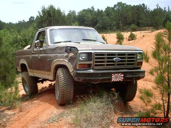 imag0080.jpg no flex *sniff* , no locker *sniff*, no Mud tires *sniff* no straight axle (yet) *sniff*