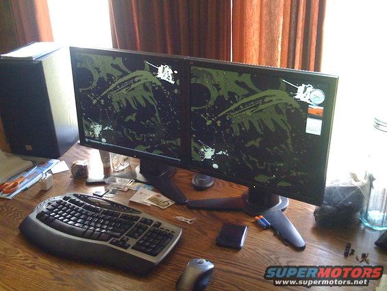 img_05211.jpg Dual 19" Viewsonic VP191B Professional LCD's.