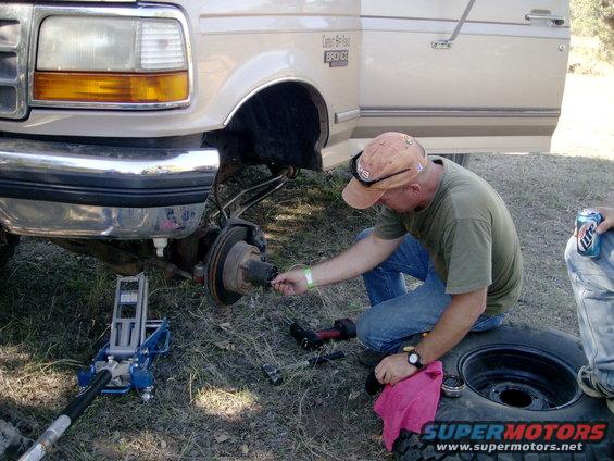 longs-ranch-08-007.jpg Roadkill's broken 96 bronco