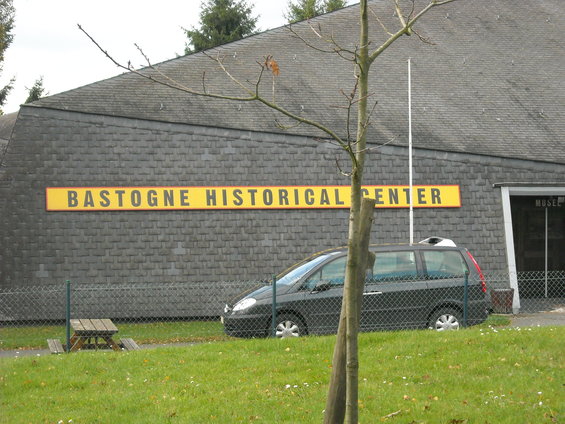 Dark minivan parked in front of Bastogne Historical Center building
