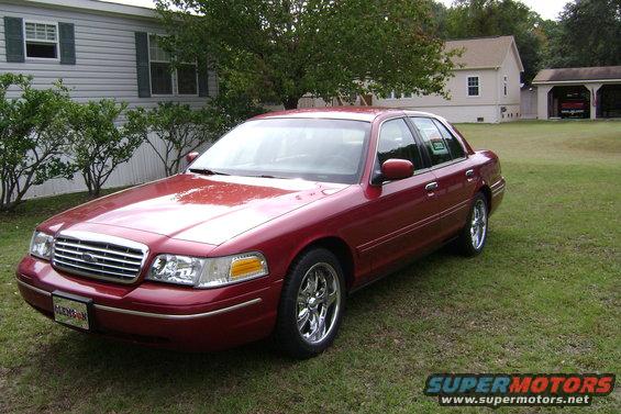 Red 1998 Ford Crown Victoria sedan, 3q-front view