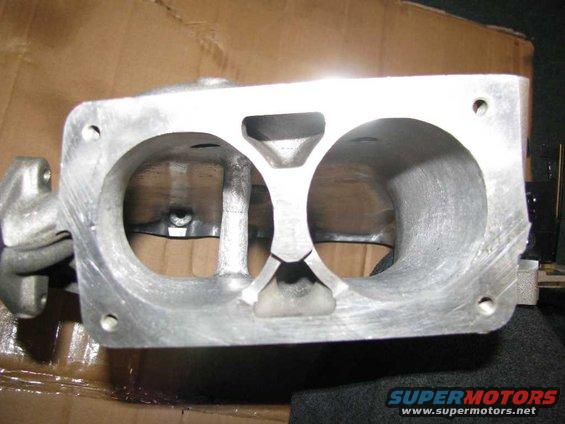 Aluminum intake manifold with two large ports and a central divider