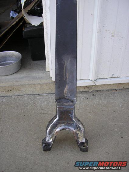 Driveshaft yoke with two bolt holes