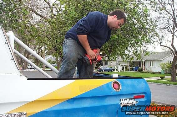 dcp_3618.jpg putting the mounting brackets on the body.