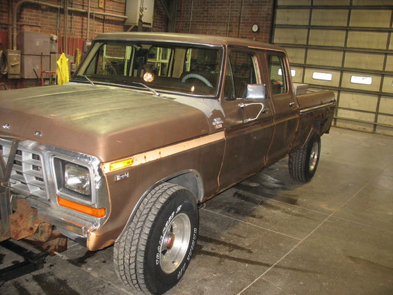 Brown 1978 Ford F-250 four-door pickup truck, 3q front view