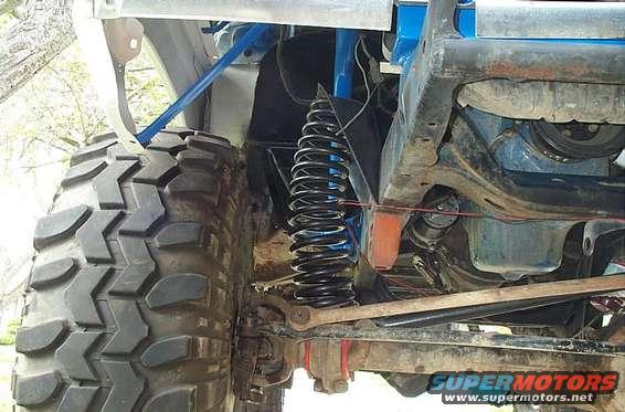 dcp_3534.jpg New front coils are a little bowed.  They are 6 inch coils from Jeff's, These suckers are very soft.  Hopefully they will flex like mad!