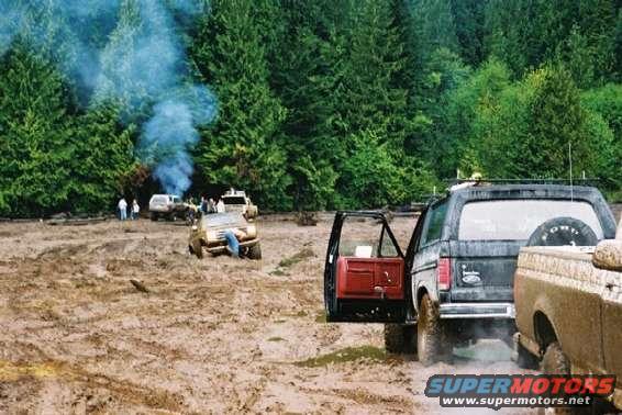 f1030025a.jpg Fords pulling out a Chevy