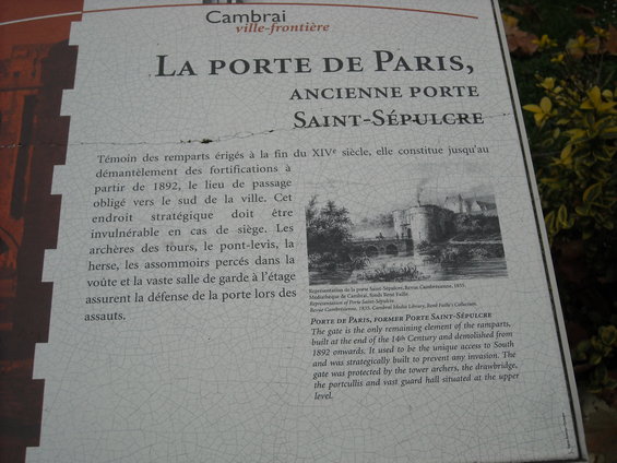 Sign about La Porte de Paris, Ancienne Porte Saint-Sépulcre in Cambrai