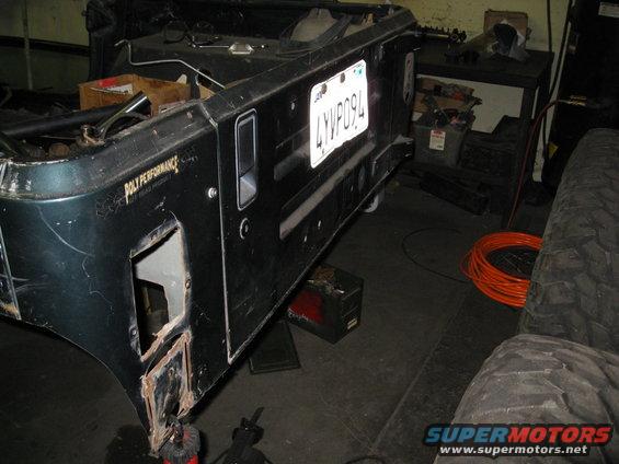Side panel of a Jeep with a license plate that reads 4YVP094