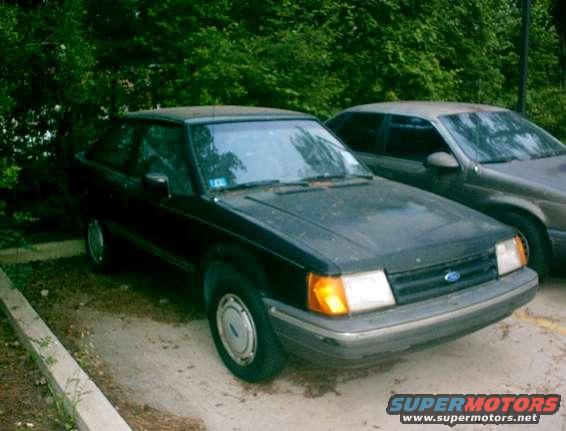 1989 Ford Escort parked next to another car