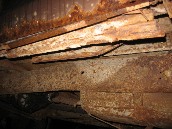 img_0842.jpg Driver's side frame and floor under second door on Driver's side. 