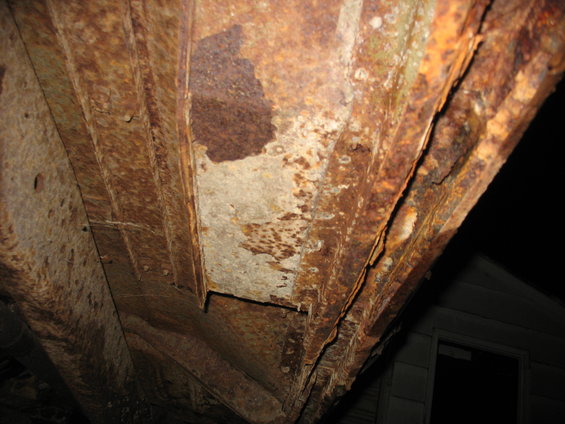 img_0845.jpg passenger side rear floor under second row.