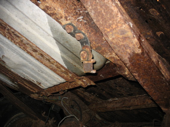 img_0848.jpg Passenger side rear of spring and rear fuel tank.