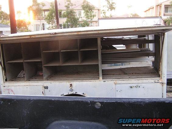 wwii-trailer-009.jpg Side view of upper cargo area of "Skip Jack" WWII military Trailer for ammunition (?)