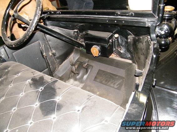 dscf0010.jpg 1915 Town Car interior