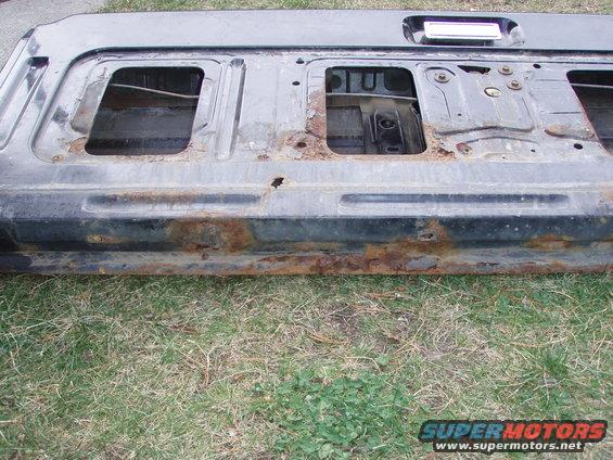 pa130025.jpg this is a picture of my old rusted-from-the-inside-out tailgate, that needed to be replaced badly.
