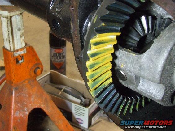 Differential gears with yellow marking compound applied