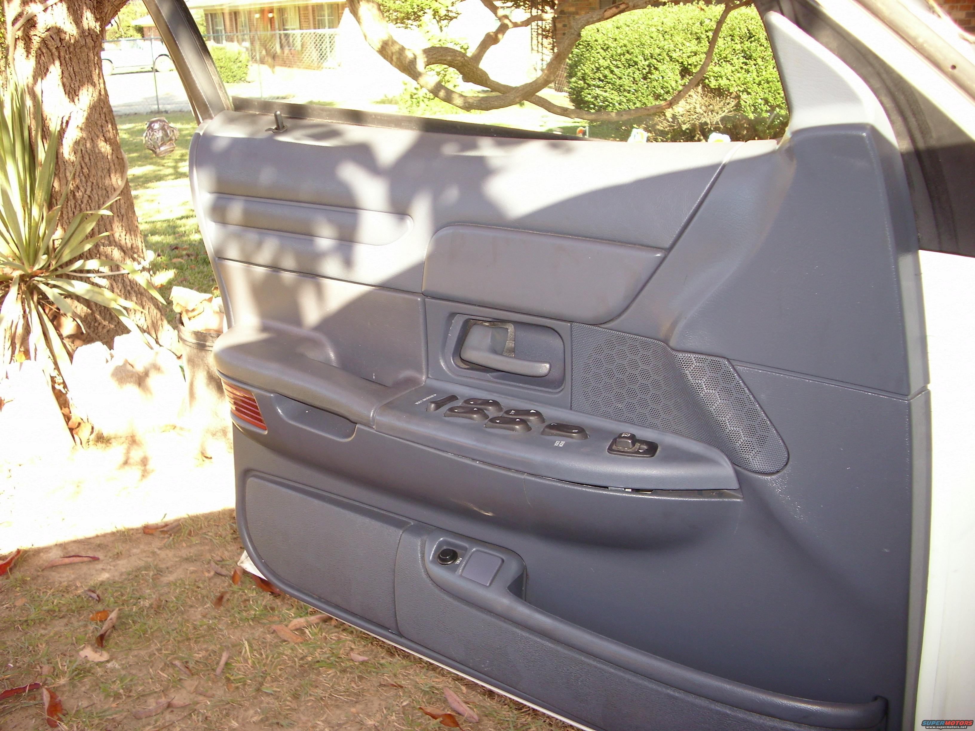 2001 Ford Crown Victoria photo