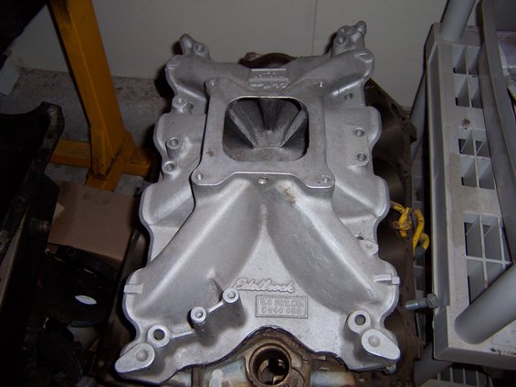 Edelbrock intake manifold with part number 60000 visible