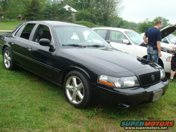 Black 2004 Ford Crown Victoria sedan, 3q-front view