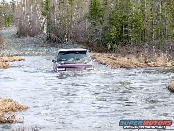 1999 GMC Sierra 1500 driving through a river, front view