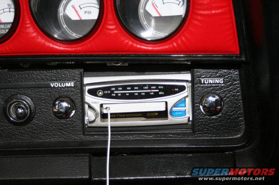 radiosmall2.jpg 