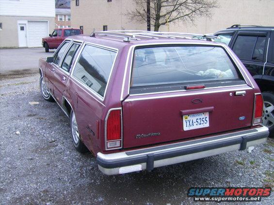 Maroon 1988 Ford Crown Victoria LTD wagon, rear view. Virginia plate YXA-5255