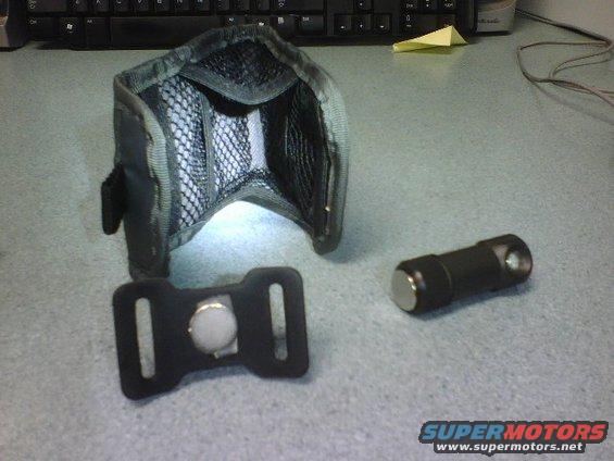 zebralightmagmountsandpouch.jpg 