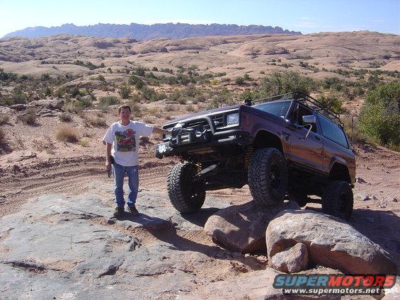 Brown Ford Bronco II with off-road modifications on rocks