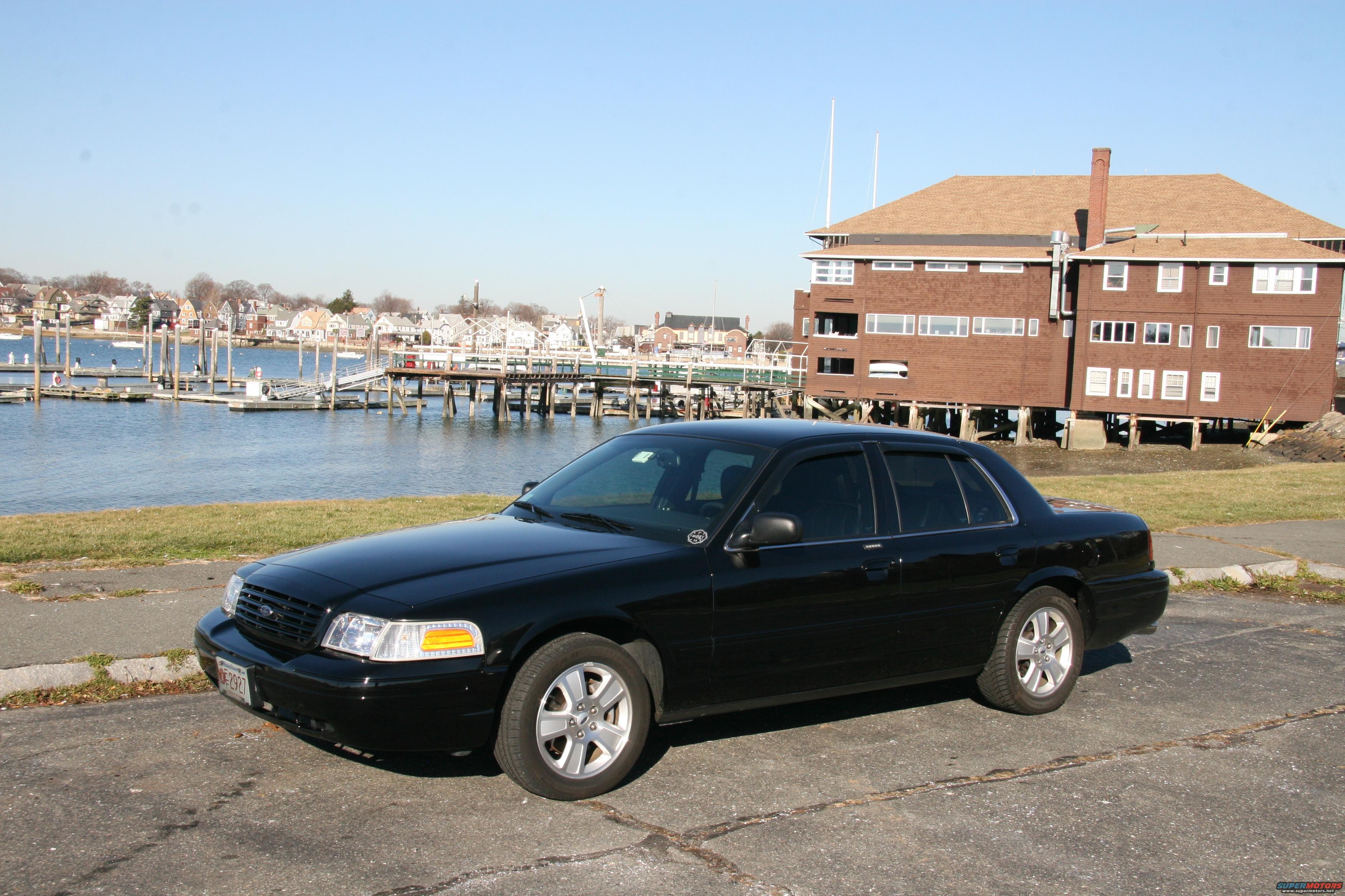 2007 Ford Crown Victoria photo