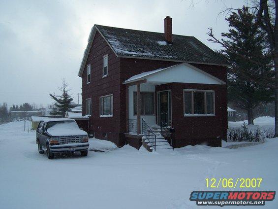 100_1518.jpg House w/ bronco