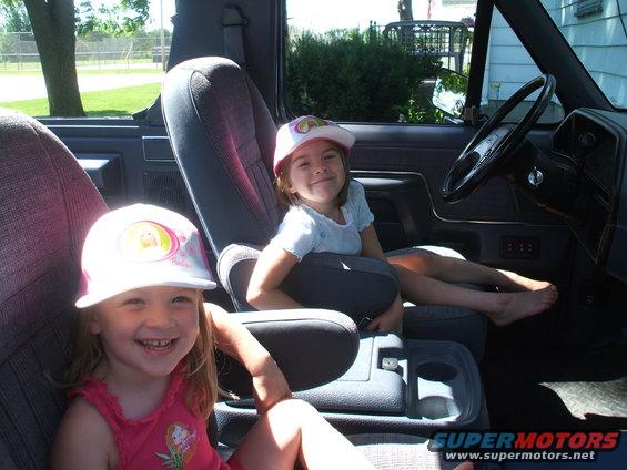 319.jpg The Girls - Sitting in the SuperBronco