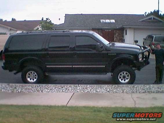 liftfromside.jpg 6" of lift on a 4x4 PSD Excursion sure looks good...