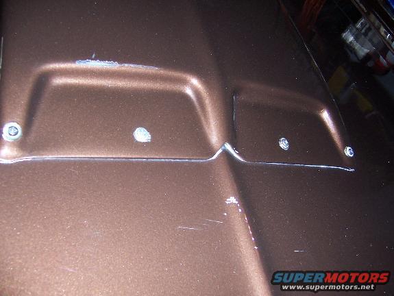 untitled5.jpg back of hood scoop mounted by 4 self-tapping screws with rubber washers