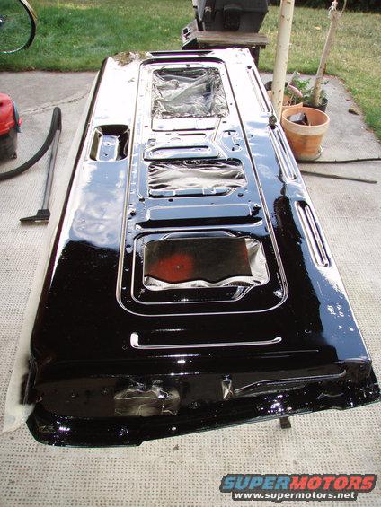 obviously the tailgate didnt looking like this when i picked it up from the junk yard.
after removing all the internals, i first spray painted the inside with truck-bed-liner and then added 2 coats of black gloss paint to the exterior and it looks brand new!