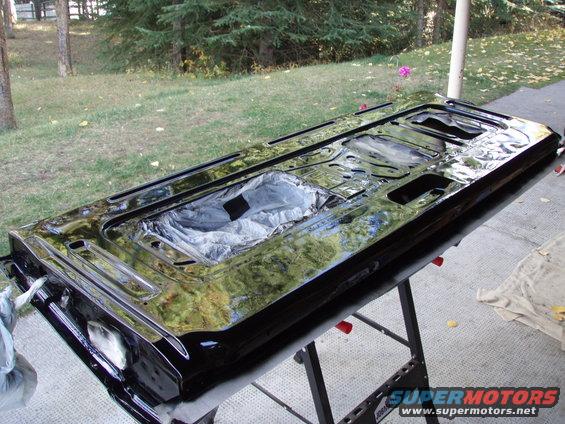 pa050083.jpg the gloss paint looks great.