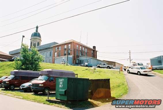 719650r114a.jpg Erics new temporary home