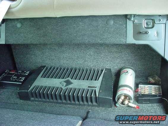 amp_rack.jpg Rockford Fosgate 800 for a little more bass along with a punch capacitor, mtx x-over, and punch distribution blocks