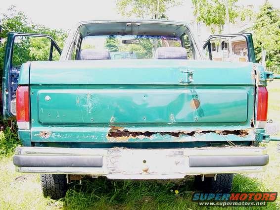 tailgate.jpg Minor stuff.  That spare tire hanger is as good as gone!!