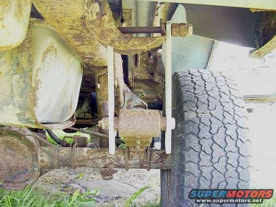shacklelift.jpg The shackles in the rear that NEED a little redesigning.