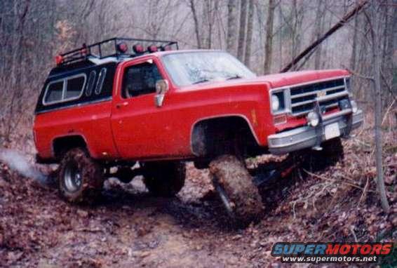 bigred.jpg Not bad for just aftermarkert superlift springs.  This is Big RED, my bros old 77 chevy. Man that camper top is ugly.