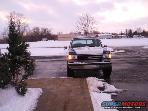 bronco-at-work-001.jpg Waiting for me outside work.  Awesome daily driver - could you ask for anything more?