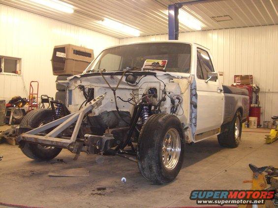 011.jpg Got the AJE kit installed and the truck sitting at about the ride height that it should be at....