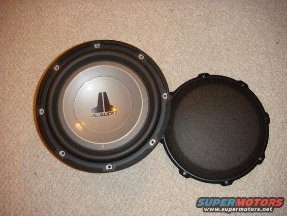 dsc04160.jpg 10'' JL Audio W1v2 4ohm subwoofer and JL Audio speaker grill