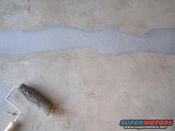 garage-epoxy-coat-004.jpg Filling cracks with garage floor epoxy coat