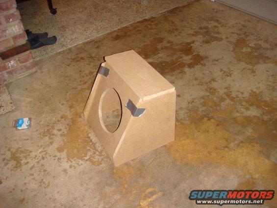 dsc04177.jpg front pannel will be recessed 1.5'' to allow for the sub to clear