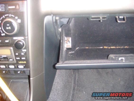 dsc04274.jpg bad picture of where i installed the remote bass knob