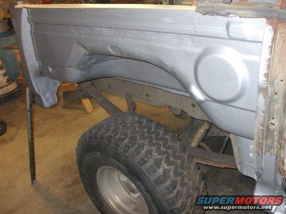 more-pics-2-006.jpg first coat of rust bullet on passenger side tub