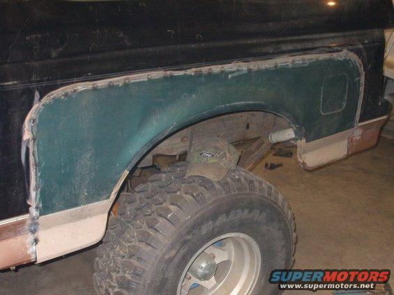 bronco-fenders-002.jpg drivers side  tacked in place
